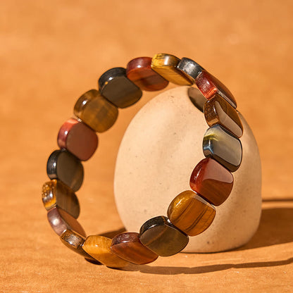 Armband mit ovalen Tigeraugeperlen in Farbe