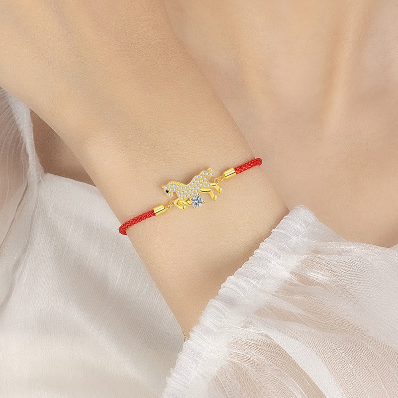Armband aus 925er Silber mit Pferd und rotem Faden