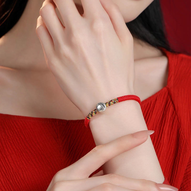 Armband mit rotem Faden aus 999er Silber mit Pferdemotiv