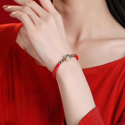 Armband mit rotem Faden aus 999er Silber mit Pferdemotiv