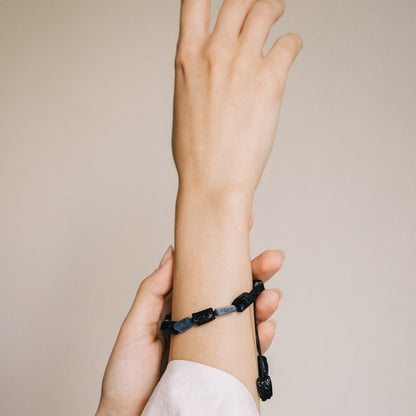 Armband aus blauem Kyanit und schwarzem Turmalin